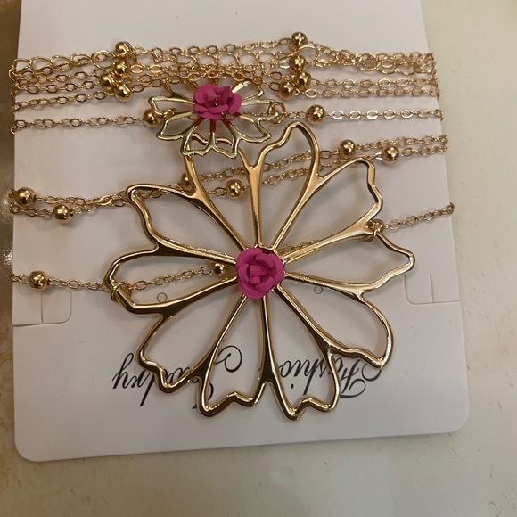 Elegant Gold and Pink Floral Back Necklace - Picture 4 of 10